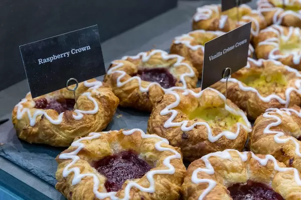 Rasperry Crown und Vanilla Creme Crown: Plunder mit Himbeeren und Vanillepudding