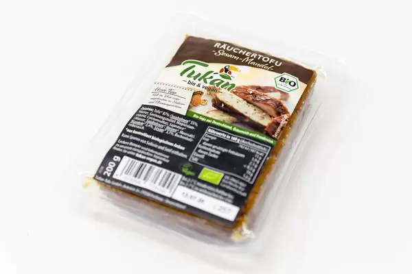Räuchertofu Sesam-Mandel von Tukan. Bio & vegan mit Soja aus Deutschland, Österreich und Frankreich