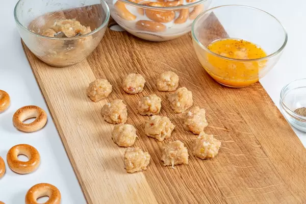 Raw balls of minced meat on the kitchen Board