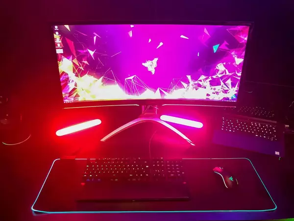 Razer Chroma: Gaming PC mit Philips Hue