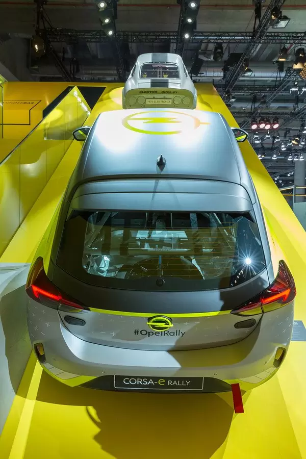 Rear view of Opel Corsa-e Rally Concept: E-motor sport with hydraulic hand brake and rally chassis