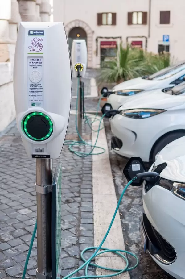 Recharging European electric vehicles in Italy