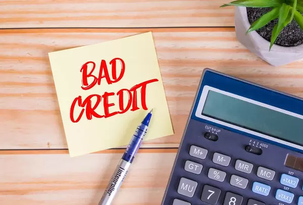 Red bad credit text on a sticky note