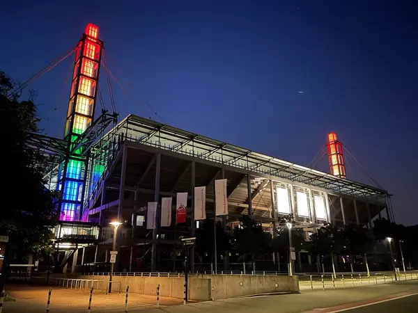 Regenbogen-Aktion: Kölner Rhein-Energie-Stadion beleuchtet zum EM-Spiel Deutschland vs Ungarn