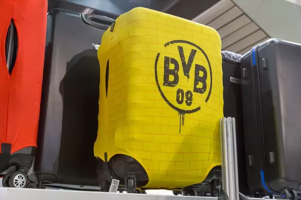 Reisekoffer mit gelbem BVB 09 Stoffüberzug - IAW Köln 2018