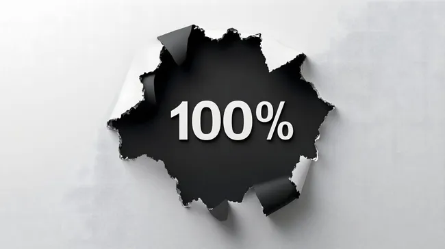 Reißendes Papier enthüllt 100%-Konzept auf Schwarzweiß-Hintergrund