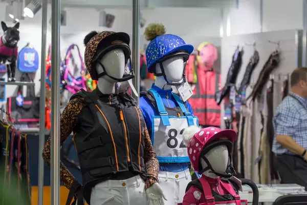 Reitausrüstung für Groß und Klein