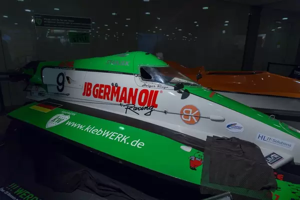 Rennboot von klebWerk Racing und dem Deutschen Motoryachtverband - Boot Düsseldorf 2018