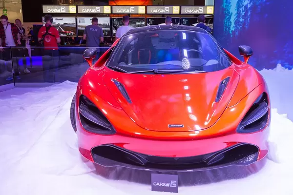 Rennwagen am Project CARS 2 Messestand - Gamescom 2017, Köln