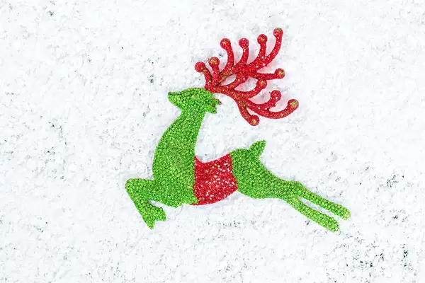 Rentier Weihnachtsdeko auf Schnee