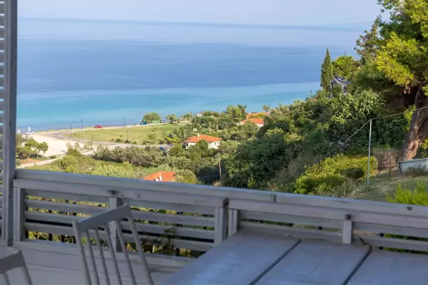 Restaurant in Afitos mit Blick aufs Meer