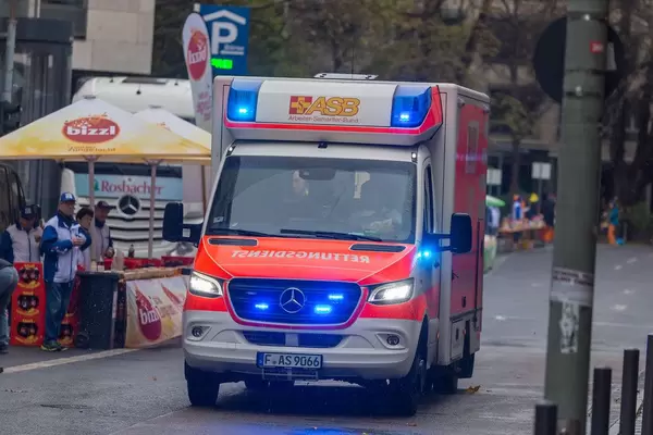 Rettungsfahrzeug beim Frankfurter Marathon