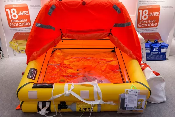 Rettungsinsel Plastimo Cruiser 4 bei der Boot Düsseldorf 2018