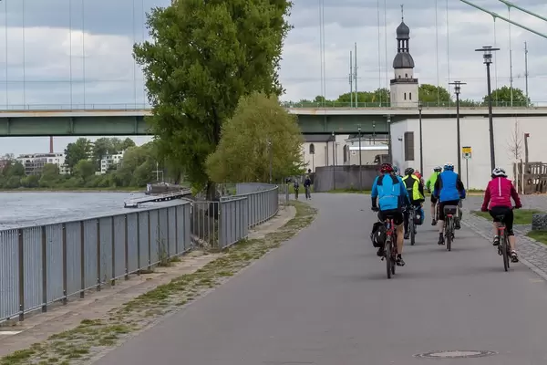 Rhein Radweg in Köln