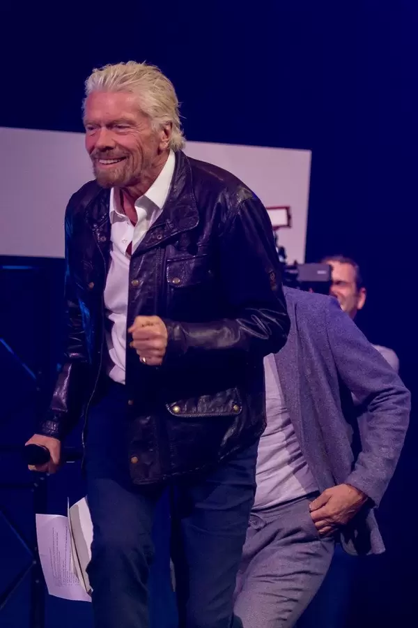 Richard Branson voller Energie auf der Digital X in Köln