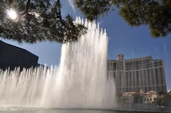 Riesige Fontäne vor dem Bellagio in Las Vegas
