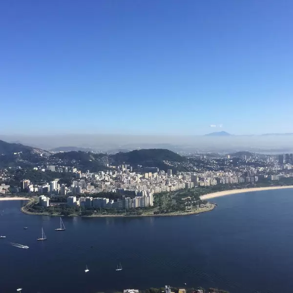 Rio de Janeiro, Brasilien, aufgenommen aus der Seilbahn auf den Zuckerhut