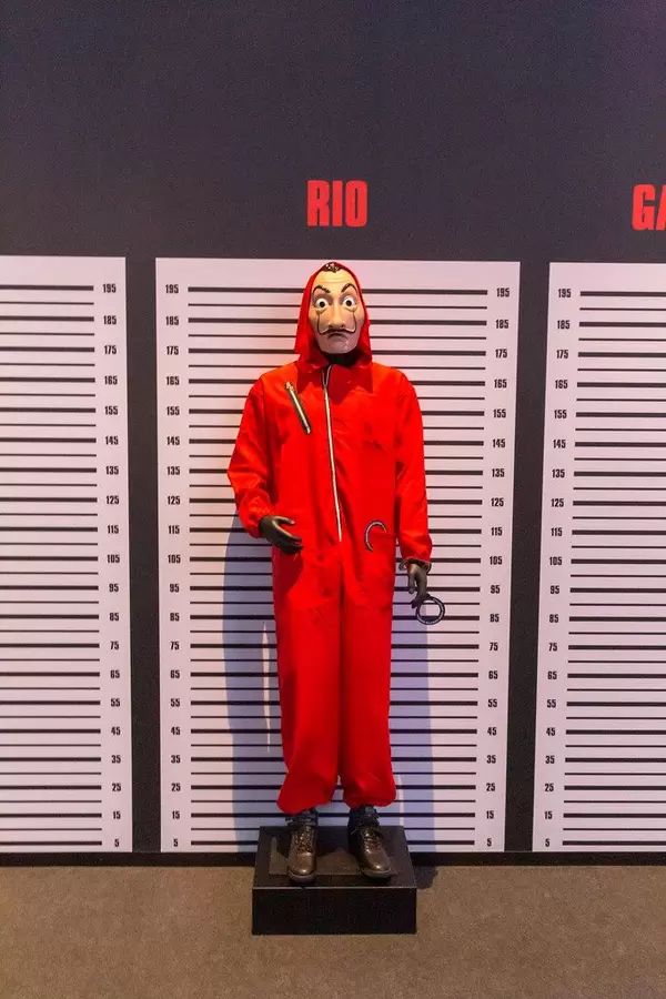 Rios Kostüm aus der Netflix Original Serie 'Haus des Geldes' ausgestellt auf der Gamescom Messe in Köln