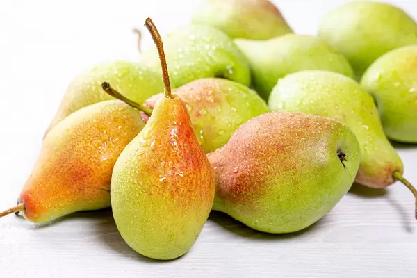 Ripe fresh pears with water drops