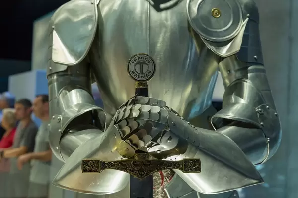 Ritterrüstung als Symbolbild für Fahrzeug-Panzerung von Trasco Bremen - Premium Armored Vehicles