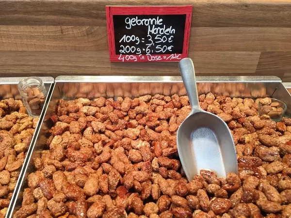 Roasted almonds to buy: Christmas time