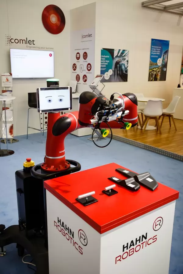 Roboter im Messestand von Hahn Robotics bei der IAA 2017 in Frankfurt am Main