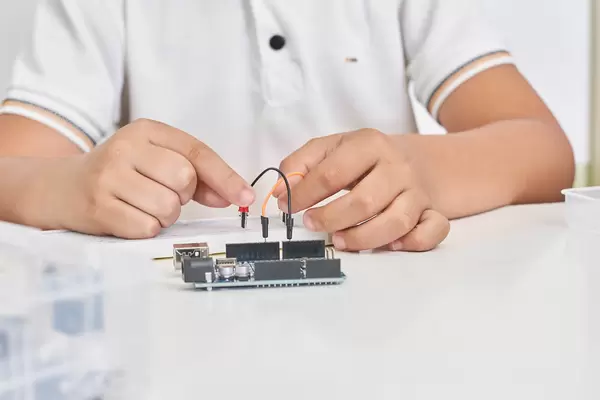 Robotics class - inventions and creativity for kids