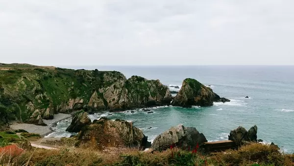 Rocky laggon formation surrounded by cliffs
