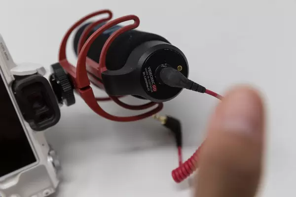 RØDE VideoMicPro: a shotgun microphone designed for camcorders, DSLR cameras and portable audio recorders