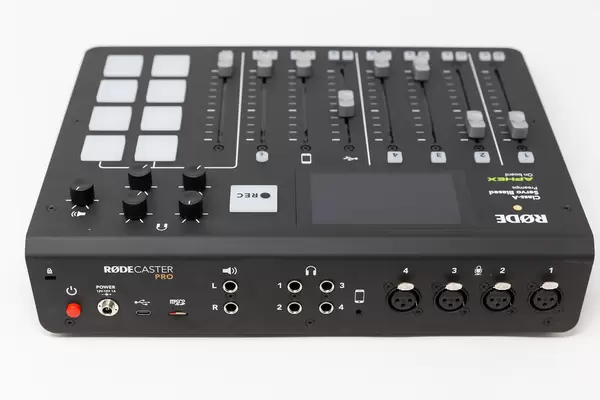 RØDECaster Pro: das weltweit erste, vollintegrierte Podcast-Studio