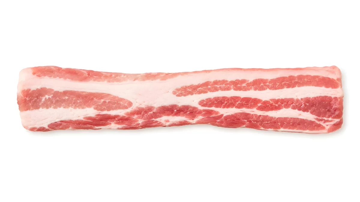Rohes Schweinebauch-Stück mit Fettstreifen