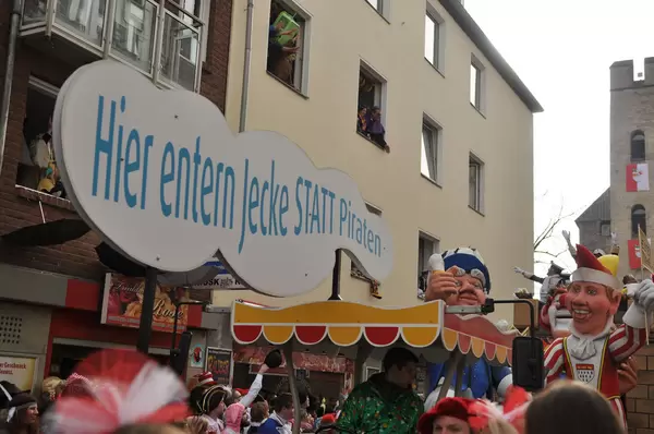 Rosenmontagszug 2012: Jecke statt Piraten