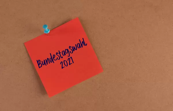 Rot Hafnotiz mit Bundestagswahl 2021 text