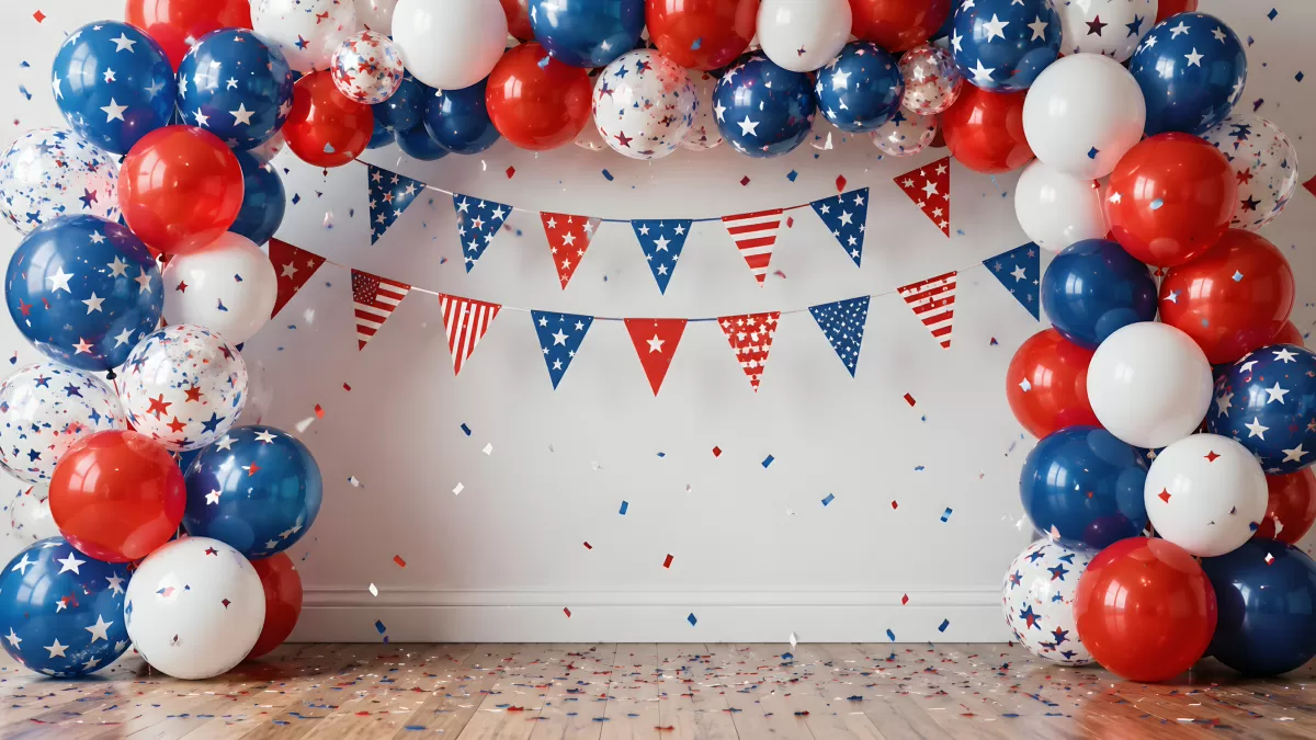 Rot-weiß-blaue Ballongirlande zum amerikanischen Feiertag