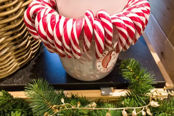 Rot-weiße Zuckerstangen, Weihnachtsdekoration