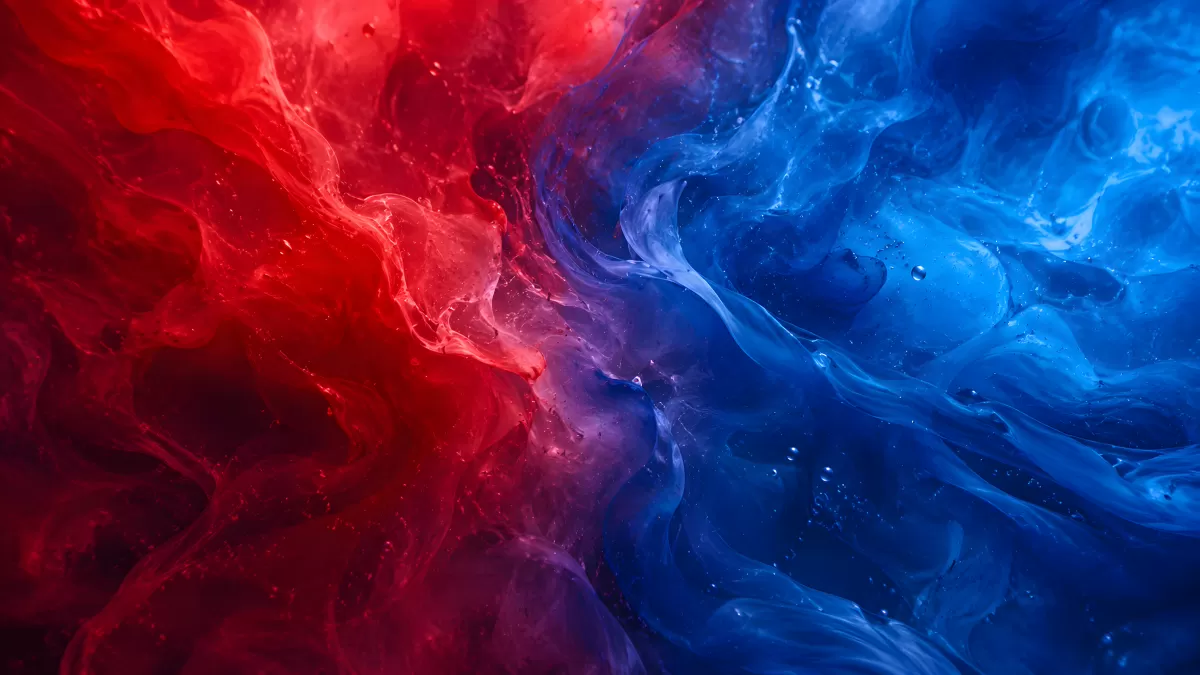 Rote und blaue Tinte vermischt in Wasser