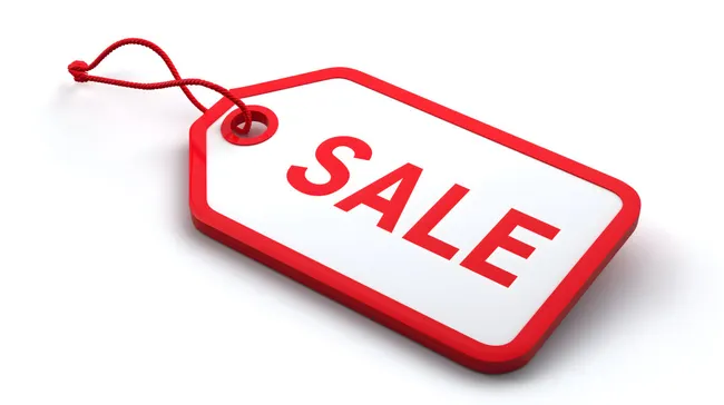 Rotes Verkaufsschild mit Sonderangebot-Anzeige