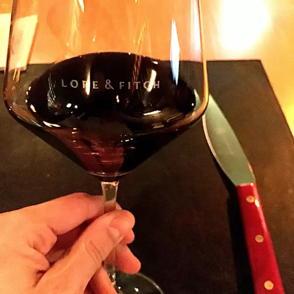 Rotwein im Lore & Fitch Köln