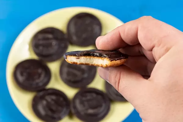 Round Cookie with Chocolate and Orange in the hand (Flip 2019)
