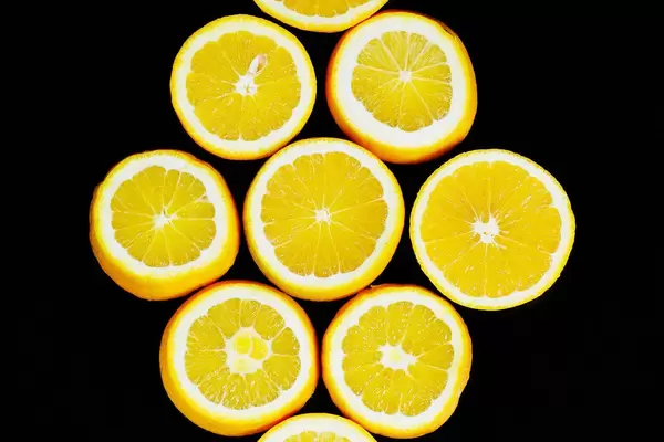 Round orange fruit slices on black background (Flip 2019)