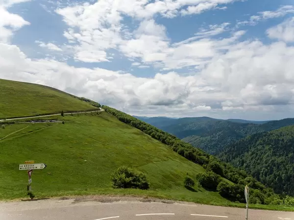 Route des Crêtes („Gipfelstraße“, auch Vogesenkammstraße) in Frankreich