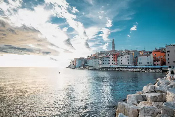 Rovinj, Blick vom Hafen Richtung Altstadt