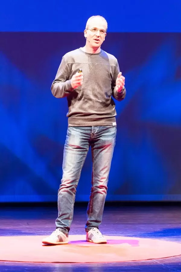 Roy Lenders auf der Bühne - TEDxVenlo 2017
