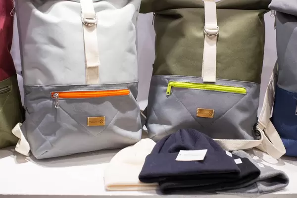 Rucksäcke, Taschen und Mützen von MULINU