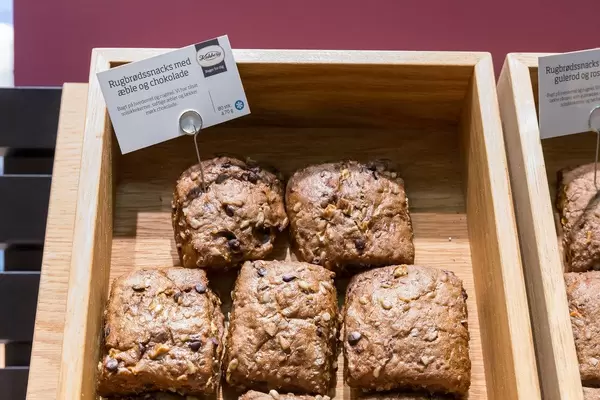 Rugbrød: Dänisches Roggenbrotmit Apfel und Schokolade