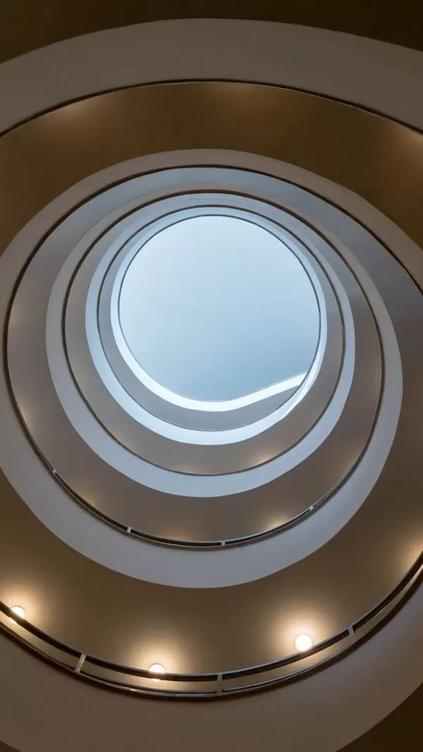 Rundes Treppenhaus im Disch-Haus in Köln