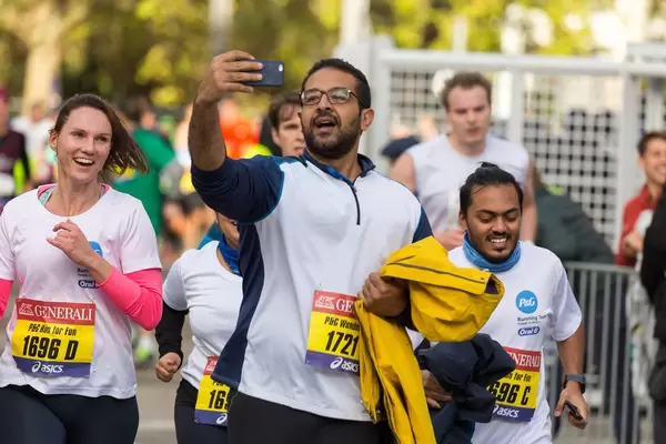 Runner taking a selfie - Frankfurt Marathon 2017