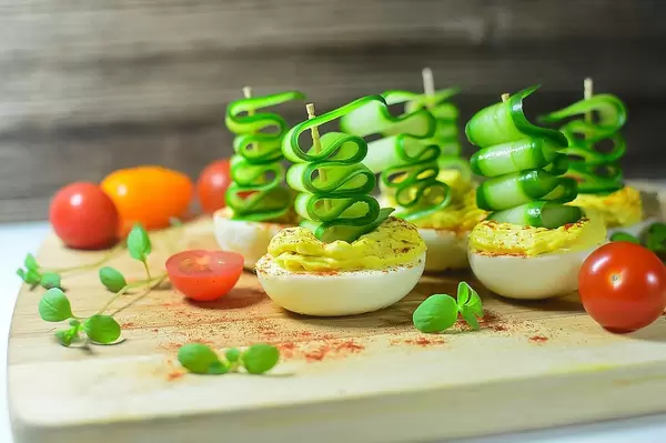 Russische Eier als kalte Küche und dekorative Partysnacks