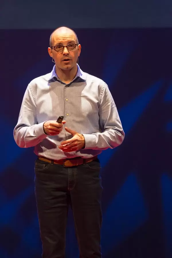 Ruud Dullens delivering a speech about virtual reality and knowledge retention - TEDxVenlo 2017