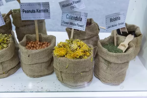 Säcke aus Leinen zum Befüllen - Erdnüsse, getrocknete Ringelblumen, Molokhia Blätter